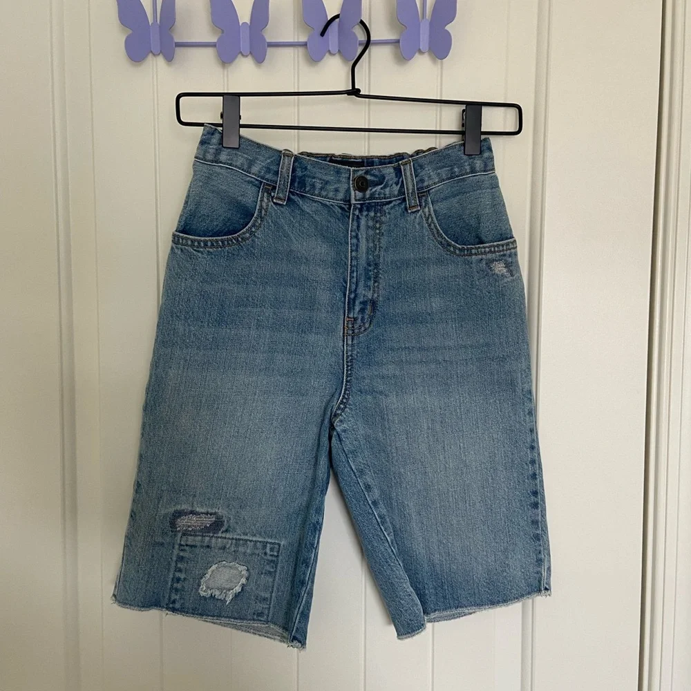 EUC | Oshkosh B’gosh girl’s patched raw hem light wash‎ relaxed denim shorts 14